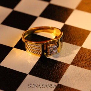 22k Gold Round-Cut Stone Ring with Two-Tone Honeycomb Detailing