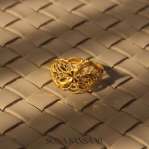 22K Gold Ladies Fancy Hearts Ring with Openwork Filigree and Diamond-Cut Center